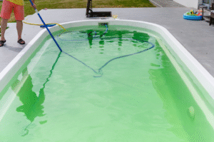eau de piscine verte remède de grand-mère