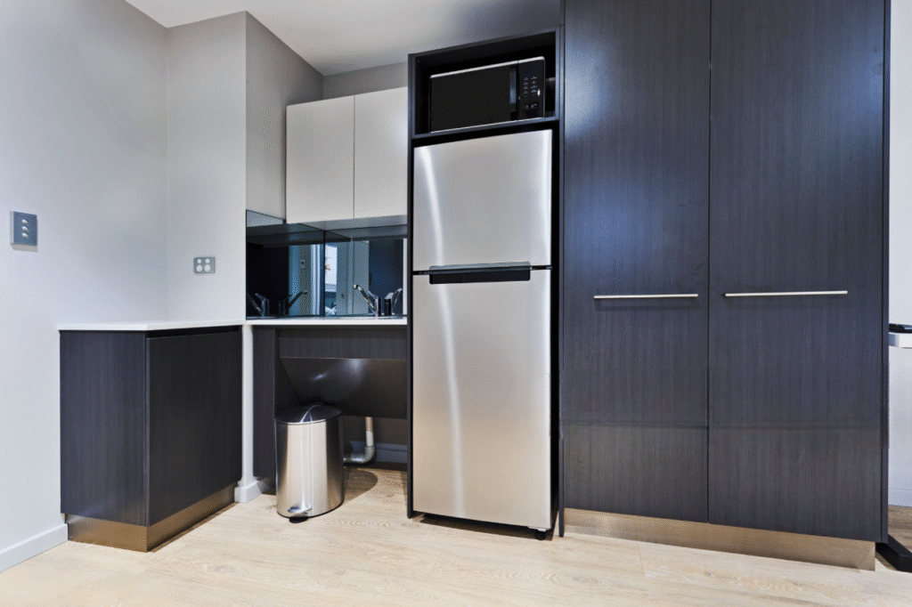 mon frigo fait un bruit de grillon