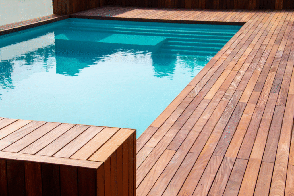 piscine sur terrasse bois