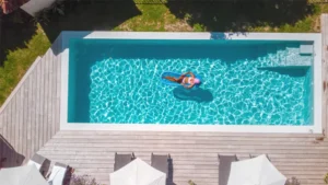piscine sur terrasse bois