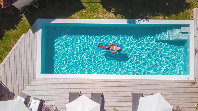 piscine sur terrasse bois